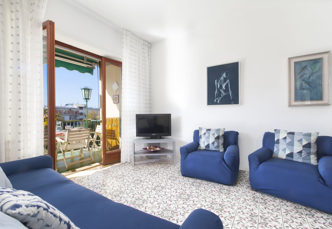 Apartment in Sorrento - AMORE RENTALS - Casa La Noce with Shared Pool, Air Conditioning and Terrace