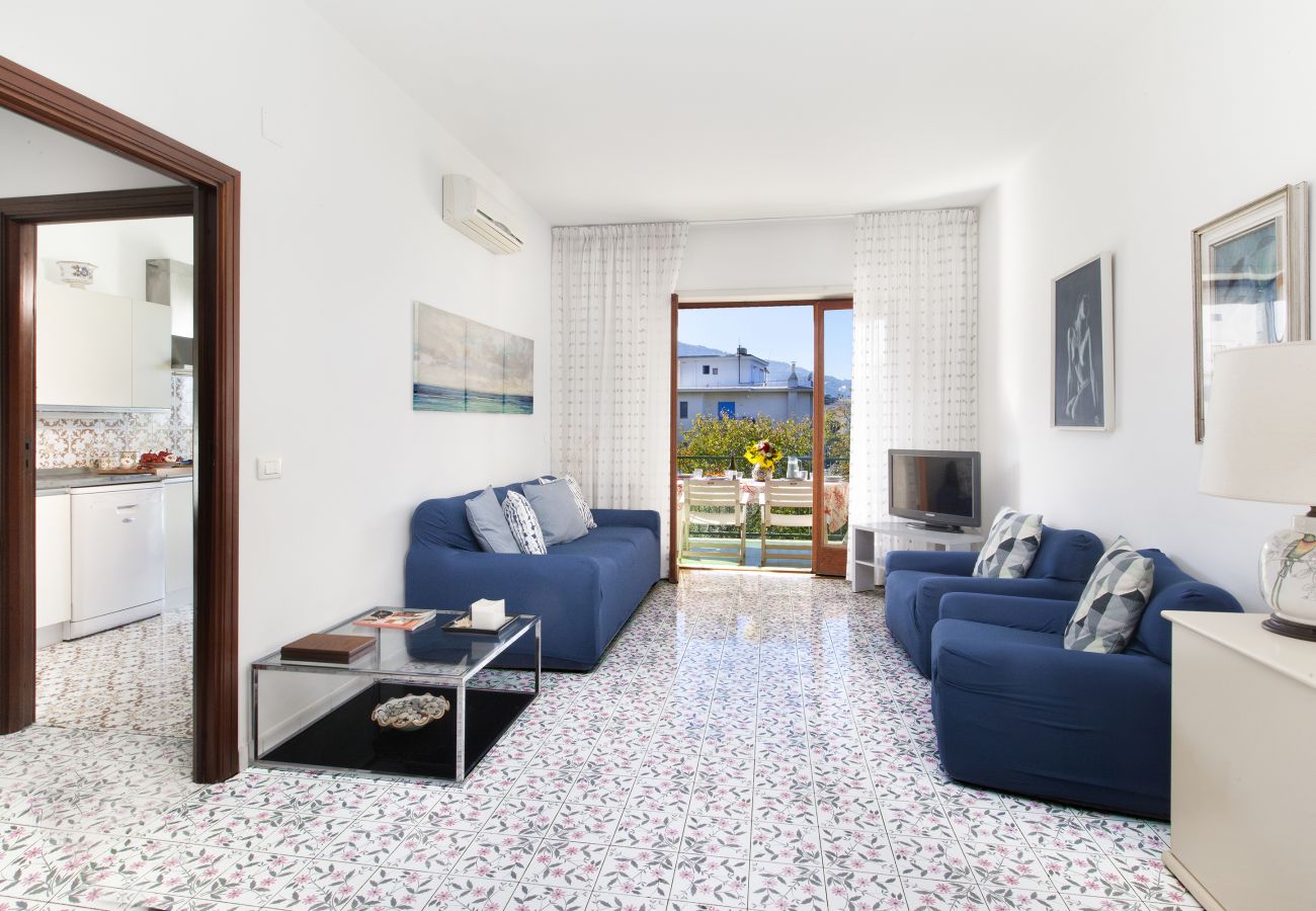 Apartment in Sorrento - AMORE RENTALS - Casa La Noce with Shared Pool, Air Conditioning and Terrace