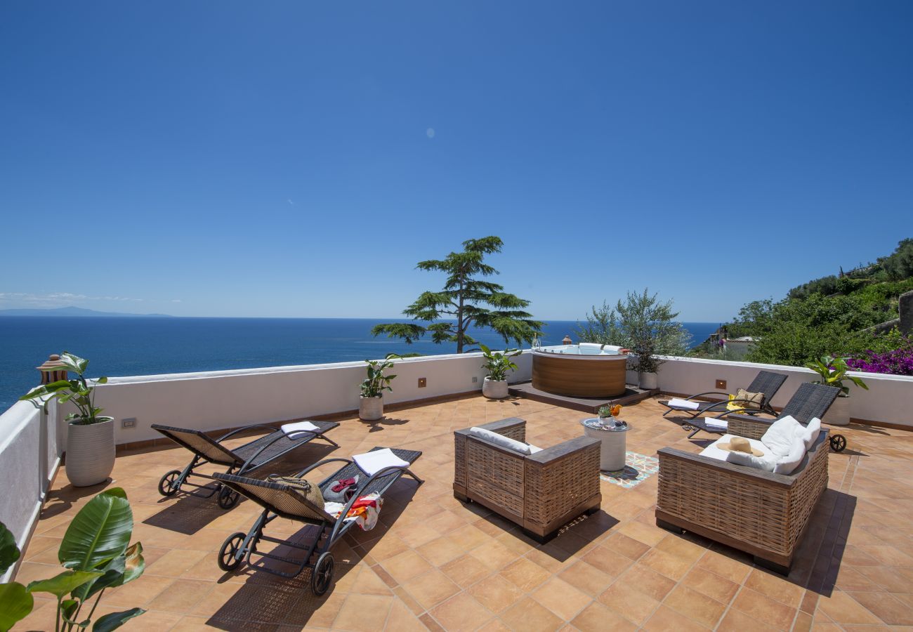 Villa in Praiano - AMORE RENTALS - Villa Isabel with Sea View, Terraces and Internet Wi-Fi