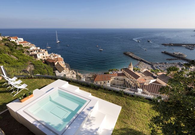 Villa in Amalfi - AMORE RENTALS - Palazzo della Storia with Sea View, Jacuzzi, Terraces, Breakfast and Air Conditioning Villa in Amalfi - AMORE RENTALS - Palazzo della Storia with Sea View, Jacuzzi, Terraces, Breakfast and Air Conditioning