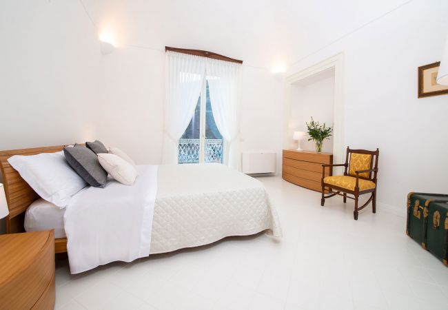 Villa in Amalfi - AMORE RENTALS - Palazzo della Storia with Sea View, Jacuzzi, Terraces, Breakfast and Air Conditioning Villa in Amalfi - AMORE RENTALS - Palazzo della Storia with Sea View, Jacuzzi, Terraces, Breakfast and Air Conditioning