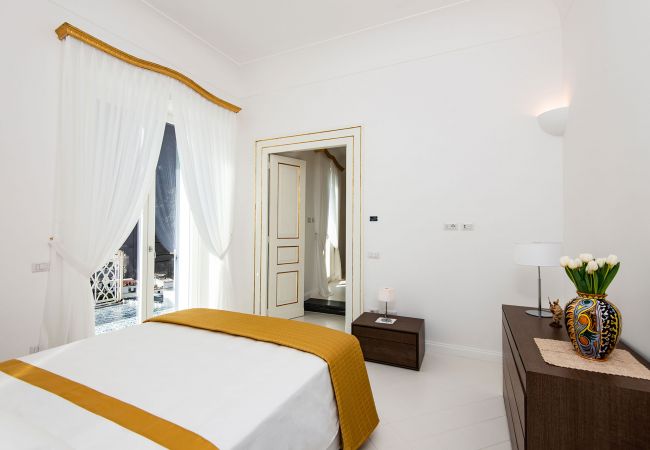 Villa in Amalfi - AMORE RENTALS - Palazzo della Storia with Sea View, Jacuzzi, Terraces, Breakfast and Air Conditioning Villa in Amalfi - AMORE RENTALS - Palazzo della Storia with Sea View, Jacuzzi, Terraces, Breakfast and Air Conditioning