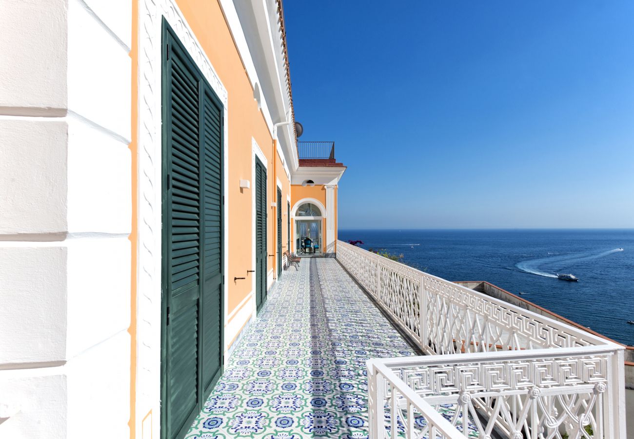 Villa in Amalfi - AMORE RENTALS - Palazzo della Storia with Sea View, Jacuzzi, Terraces, Breakfast and Air Conditioning