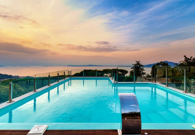 Villa in Sorrento - AMORE RENTALS -Villa Eva with Swimming Pool, SPA, Terraces, Sea View, Parking and Air Conditioning Villa in Sorrento - AMORE RENTALS -Villa Eva with Swimming Pool, SPA, Terraces, Sea View, Parking and Air Conditioning