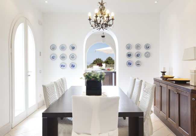 Villa in Sorrento - AMORE RENTALS -Villa Eva with Swimming Pool, SPA, Terraces, Sea View, Parking and Air Conditioning Villa in Sorrento - AMORE RENTALS -Villa Eva with Swimming Pool, SPA, Terraces, Sea View, Parking and Air Conditioning