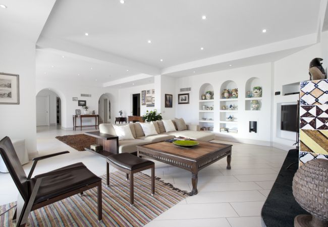 Villa in Sorrento - AMORE RENTALS -Villa Eva with Swimming Pool, SPA, Terraces, Sea View, Parking and Air Conditioning Villa in Sorrento - AMORE RENTALS -Villa Eva with Swimming Pool, SPA, Terraces, Sea View, Parking and Air Conditioning