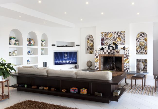 Villa in Sorrento - AMORE RENTALS -Villa Eva with Swimming Pool, SPA, Terraces, Sea View, Parking and Air Conditioning Villa in Sorrento - AMORE RENTALS -Villa Eva with Swimming Pool, SPA, Terraces, Sea View, Parking and Air Conditioning
