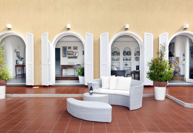 Villa in Sorrento - AMORE RENTALS -Villa Eva with Swimming Pool, SPA, Terraces, Sea View, Parking and Air Conditioning Villa in Sorrento - AMORE RENTALS -Villa Eva with Swimming Pool, SPA, Terraces, Sea View, Parking and Air Conditioning