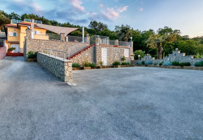 Villa in Sorrento - AMORE RENTALS -Villa Eva with Swimming Pool, SPA, Terraces, Sea View, Parking and Air Conditioning Villa in Sorrento - AMORE RENTALS -Villa Eva with Swimming Pool, SPA, Terraces, Sea View, Parking and Air Conditioning