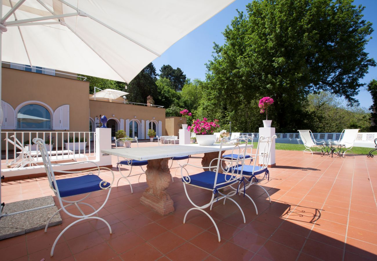 Villa in Sorrento - AMORE RENTALS -Villa Eva with Swimming Pool, SPA, Terraces, Sea View, Parking and Air Conditioning