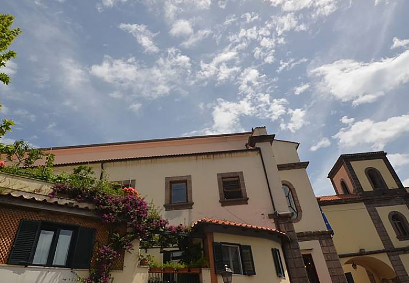 Apartment in Sorrento - AMORE RENTALS -  Appartamento Elisa D with Shared Terrace, Air Conditioning and Internet Wi-Fi