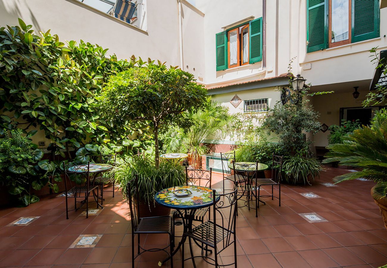 Apartment in Sorrento - AMORE RENTALS -  Appartamento Elisa D with Shared Terrace, Air Conditioning and Internet Wi-Fi