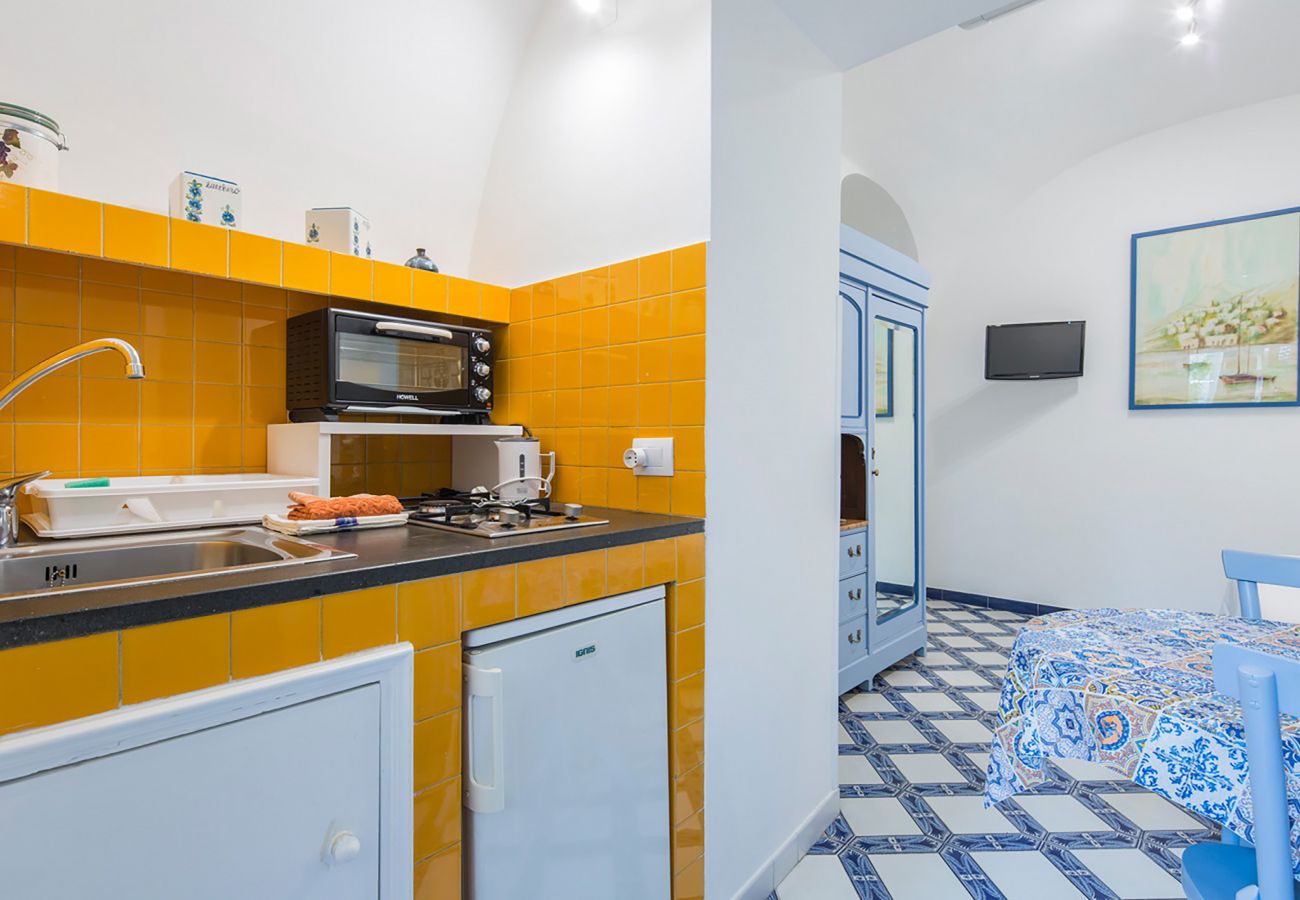 Apartment in Sorrento - AMORE RENTALS -  Appartamento Elisa D with Shared Terrace, Air Conditioning and Internet Wi-Fi