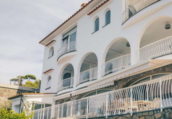 Villa in Massa Lubrense - AMORE RENTALS - Villa dei Sogni with Private Swimming Pool, Sea View, Parking and Air Conditioning Villa in Massa Lubrense - AMORE RENTALS - Villa dei Sogni with Private Swimming Pool, Sea View, Parking and Air Conditioning