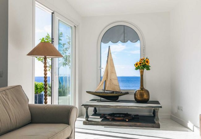 Villa in Massa Lubrense - AMORE RENTALS - Villa dei Sogni with Private Swimming Pool, Sea View, Parking and Air Conditioning Villa in Massa Lubrense - AMORE RENTALS - Villa dei Sogni with Private Swimming Pool, Sea View, Parking and Air Conditioning