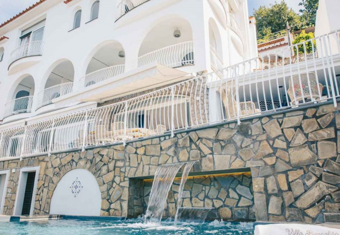 Villa in Massa Lubrense - AMORE RENTALS - Villa dei Sogni with Private Swimming Pool, Sea View, Parking and Air Conditioning