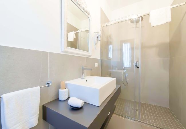 Villa in Panzano - AMORE RENTALS - Villa Mia with Private Pool, Garden, Terraces and Parking Villa in Panzano - AMORE RENTALS - Villa Mia with Private Pool, Garden, Terraces and Parking