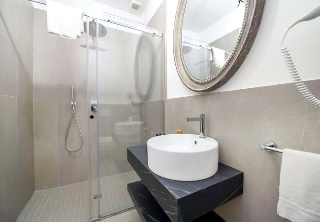 Villa in Panzano - AMORE RENTALS - Villa Mia with Private Pool, Garden, Terraces and Parking Villa in Panzano - AMORE RENTALS - Villa Mia with Private Pool, Garden, Terraces and Parking