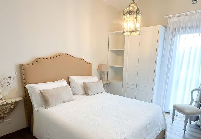 Villa in Panzano - AMORE RENTALS - Villa Mia with Private Pool, Garden, Terraces and Parking Villa in Panzano - AMORE RENTALS - Villa Mia with Private Pool, Garden, Terraces and Parking