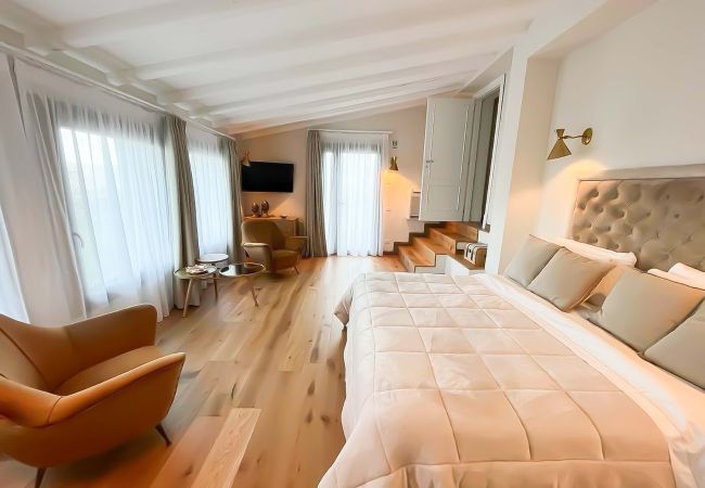 Villa in Panzano - AMORE RENTALS - Villa Mia with Private Pool, Garden, Terraces and Parking Villa in Panzano - AMORE RENTALS - Villa Mia with Private Pool, Garden, Terraces and Parking