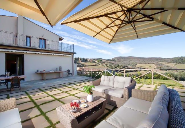 Villa in Panzano - AMORE RENTALS - Villa Mia with Private Pool, Garden, Terraces and Parking Villa in Panzano - AMORE RENTALS - Villa Mia with Private Pool, Garden, Terraces and Parking