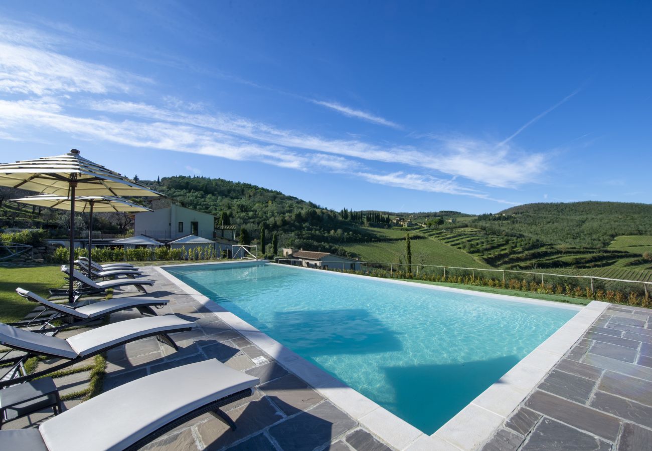 Villa in Panzano - AMORE RENTALS - Villa Il Tinaio with Private Pool, Garden, Terraces and Parking