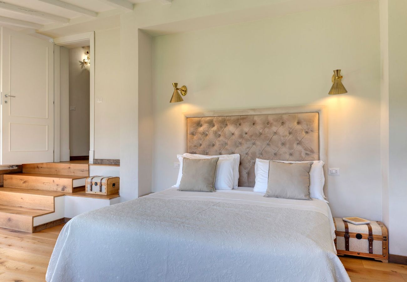 Villa in Panzano - AMORE RENTALS - Villa Mia with Private Pool, Garden, Terraces and Parking