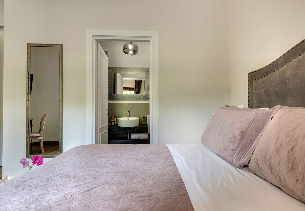 Villa in Panzano - AMORE RENTALS - Villa Mia with Private Pool, Garden, Terraces and Parking