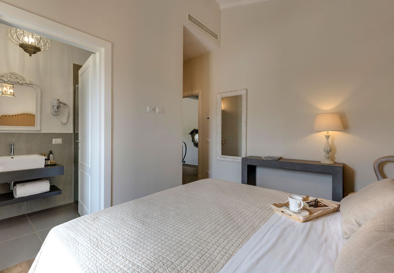 Villa in Panzano - AMORE RENTALS - Villa Mia with Private Pool, Garden, Terraces and Parking