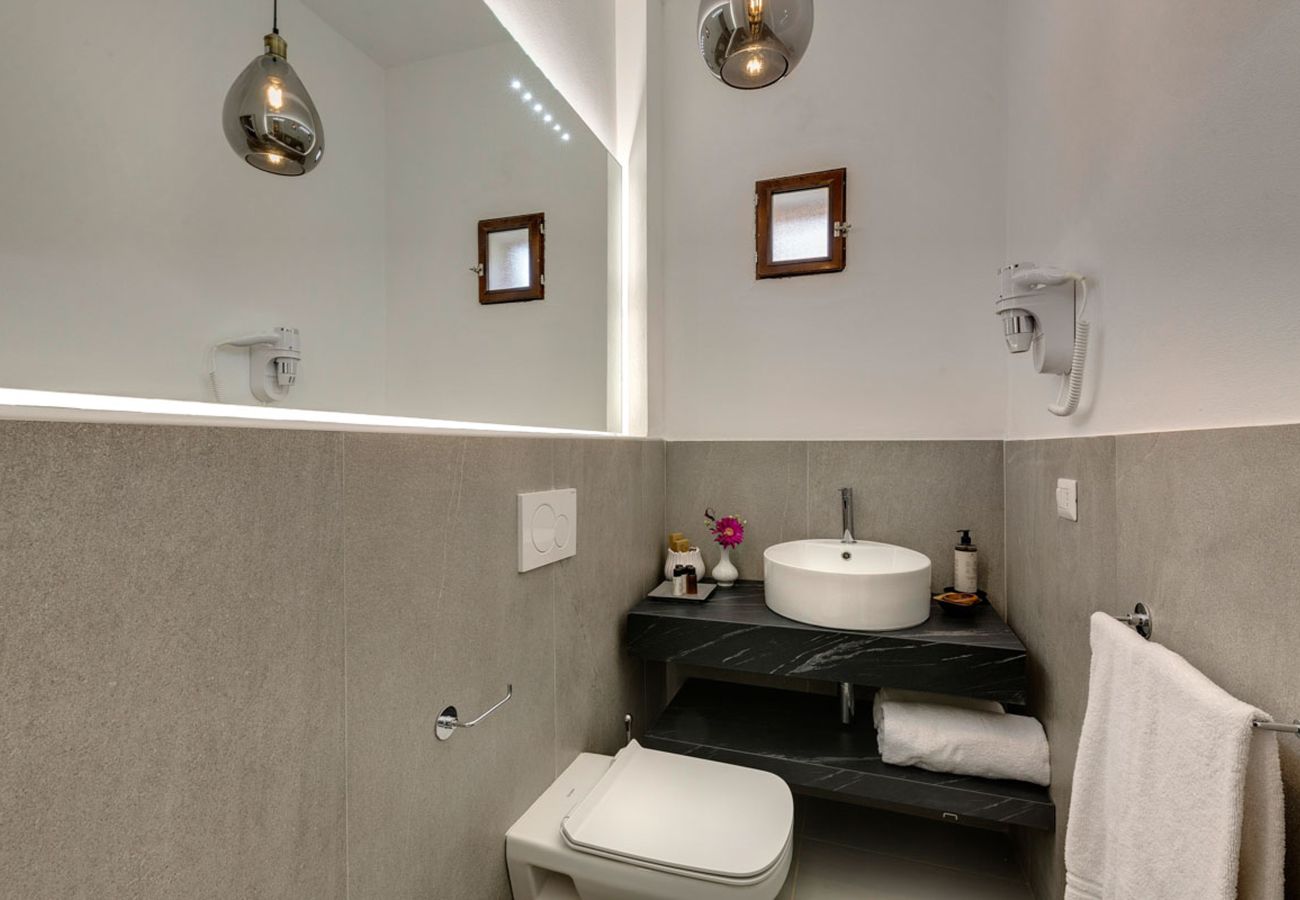 Villa in Panzano - AMORE RENTALS - Villa Mia with Private Pool, Garden, Terraces and Parking