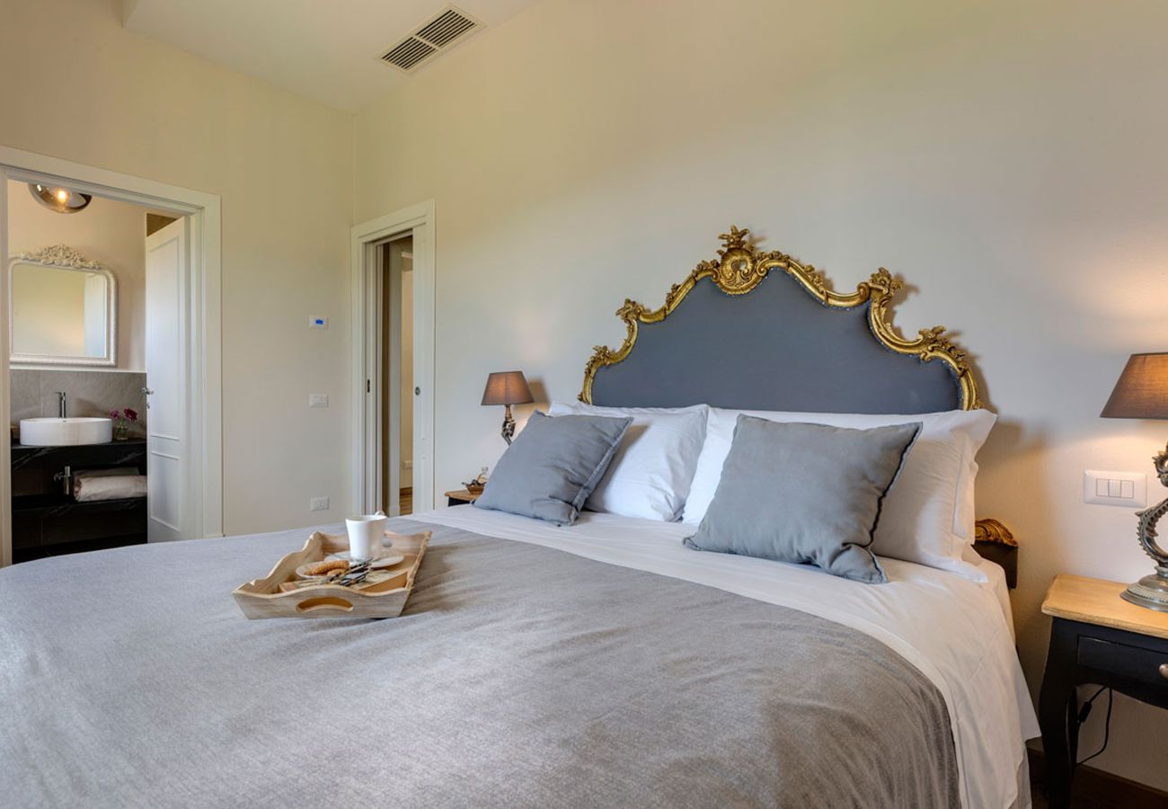 Villa in Panzano - AMORE RENTALS - Villa Mia with Private Pool, Garden, Terraces and Parking