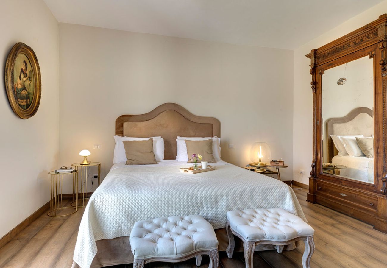 Villa in Panzano - AMORE RENTALS - Villa Mia with Private Pool, Garden, Terraces and Parking