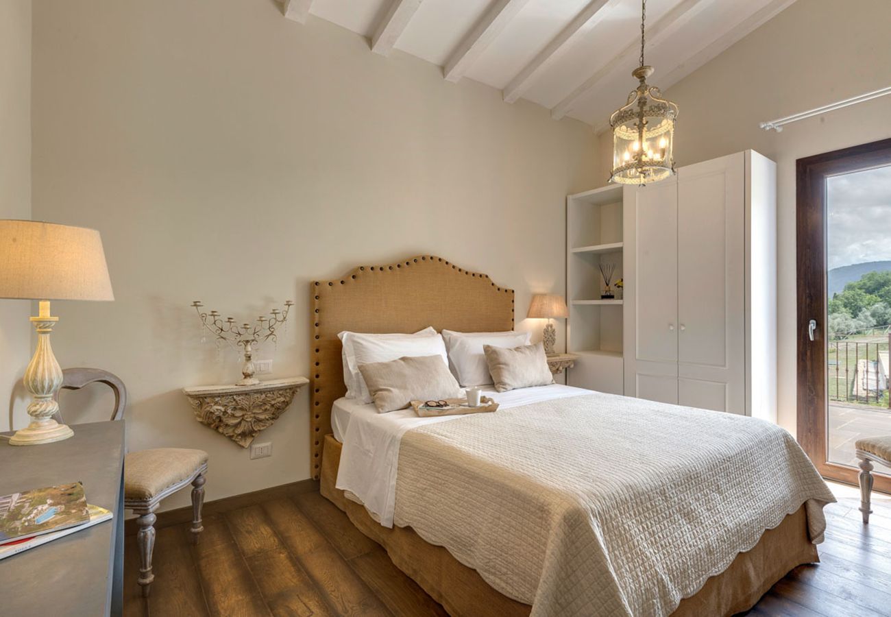 Villa in Panzano - AMORE RENTALS - Villa Mia with Private Pool, Garden, Terraces and Parking