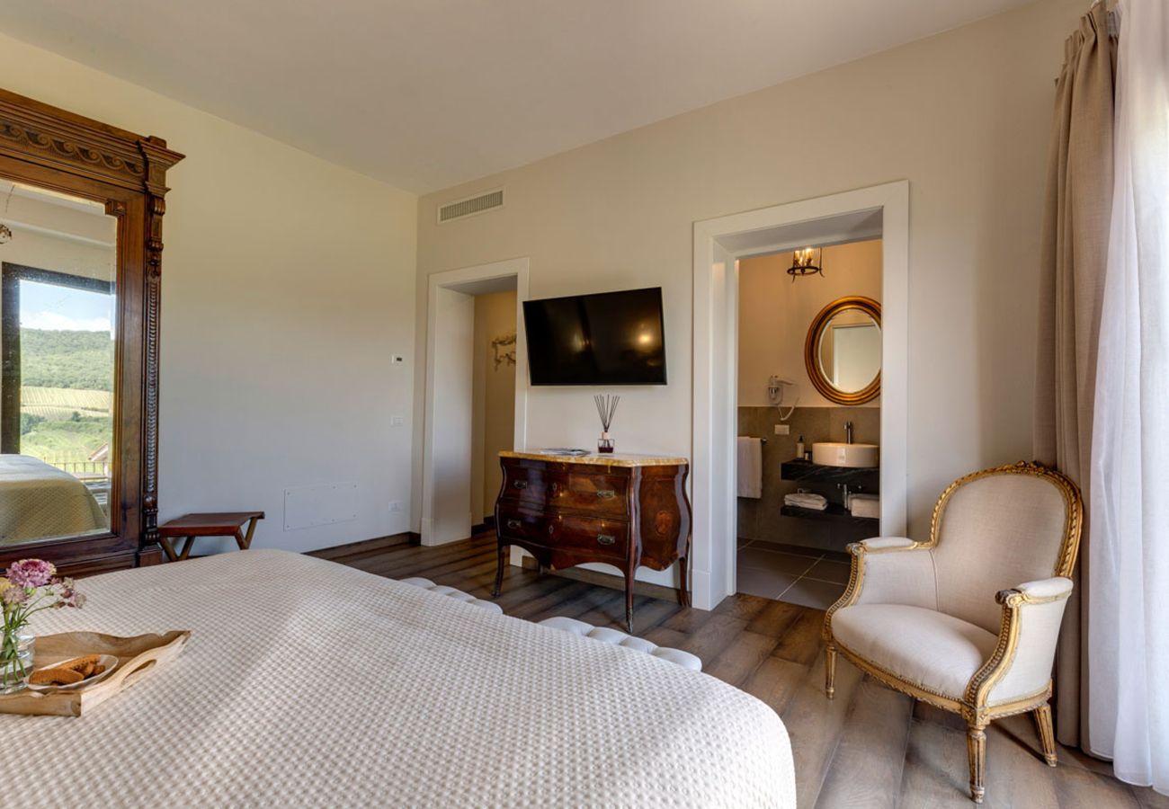 Villa in Panzano - AMORE RENTALS - Villa Mia with Private Pool, Garden, Terraces and Parking