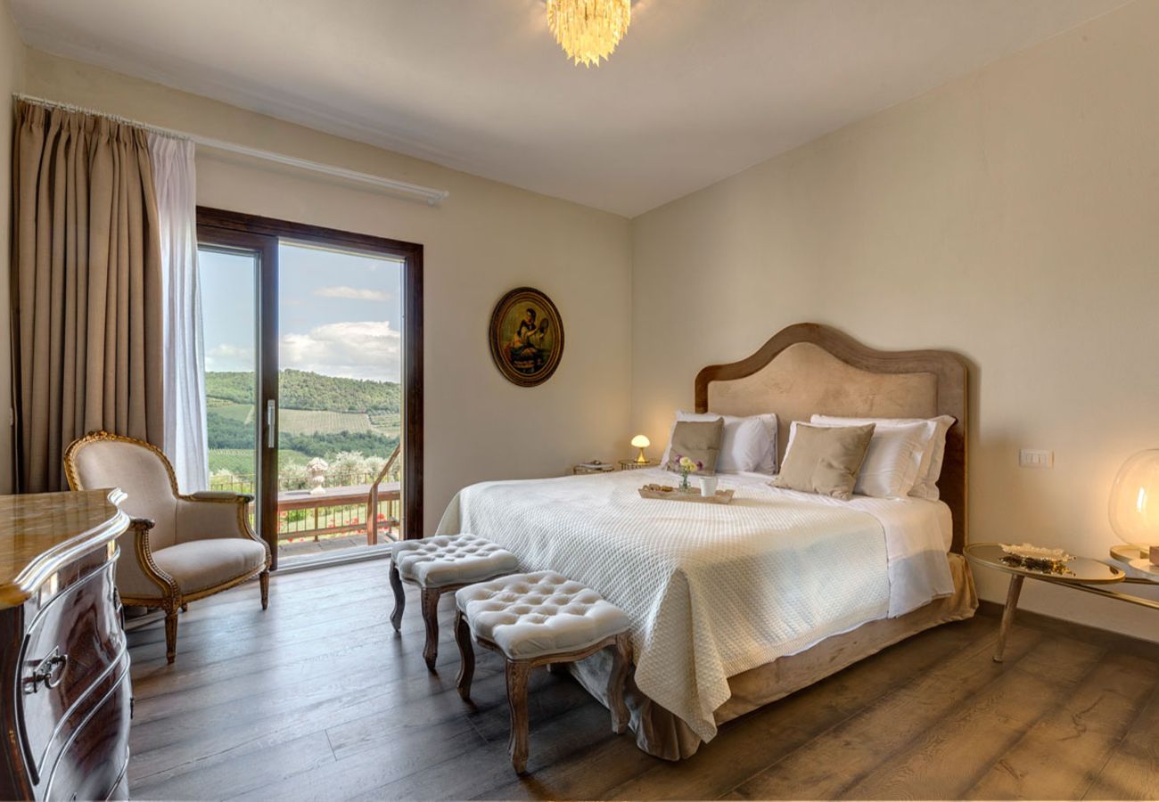 Villa in Panzano - AMORE RENTALS - Villa Mia with Private Pool, Garden, Terraces and Parking