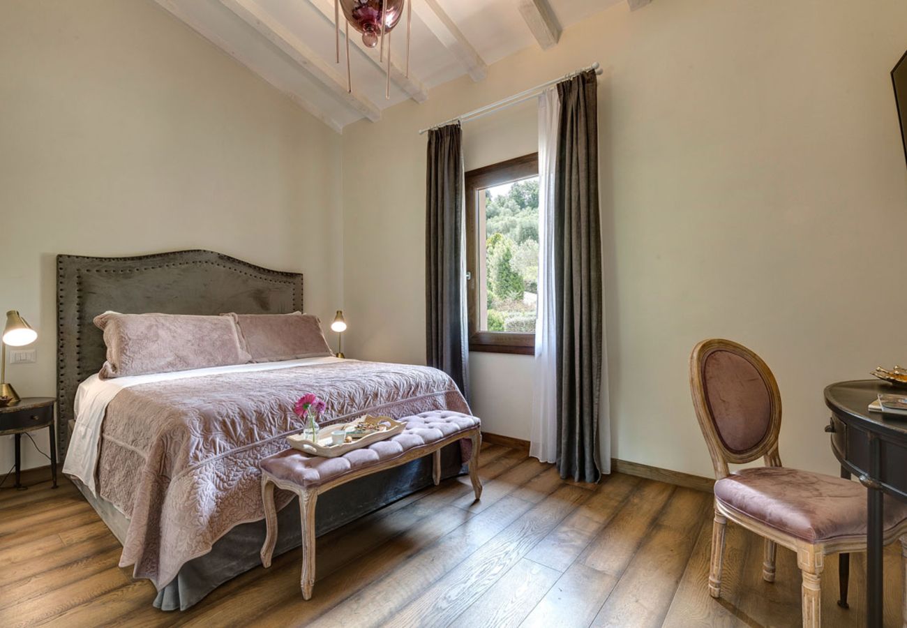 Villa in Panzano - AMORE RENTALS - Villa Mia with Private Pool, Garden, Terraces and Parking