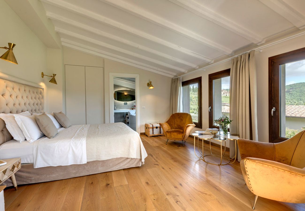 Villa in Panzano - AMORE RENTALS - Villa Mia with Private Pool, Garden, Terraces and Parking