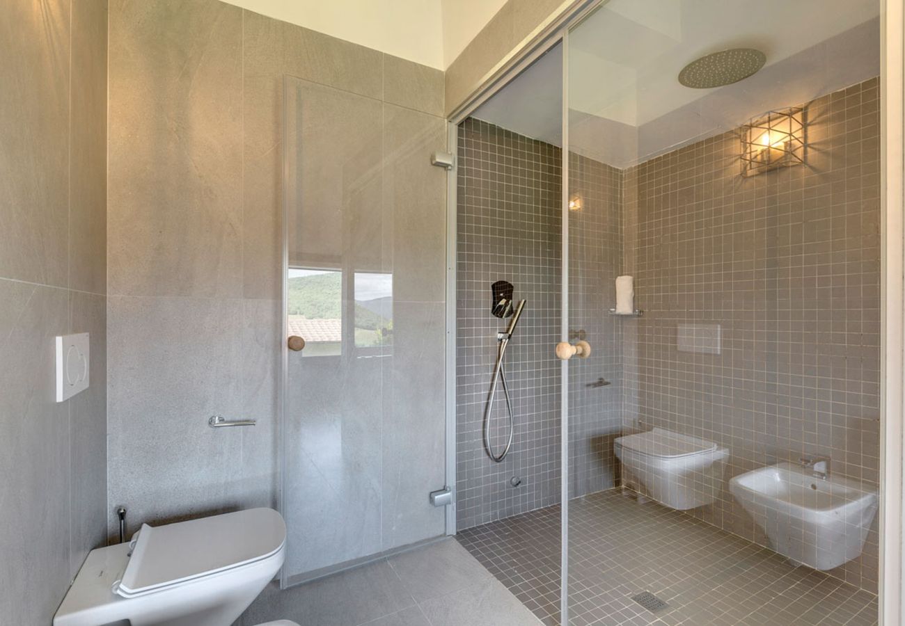 Villa in Panzano - AMORE RENTALS - Villa Mia with Private Pool, Garden, Terraces and Parking