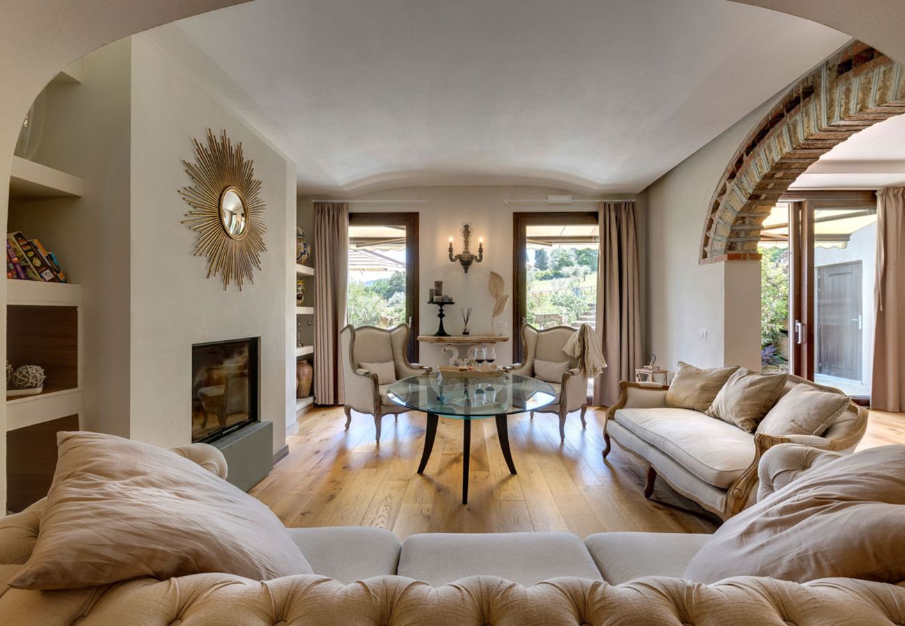 Villa in Panzano - AMORE RENTALS - Villa Mia with Private Pool, Garden, Terraces and Parking