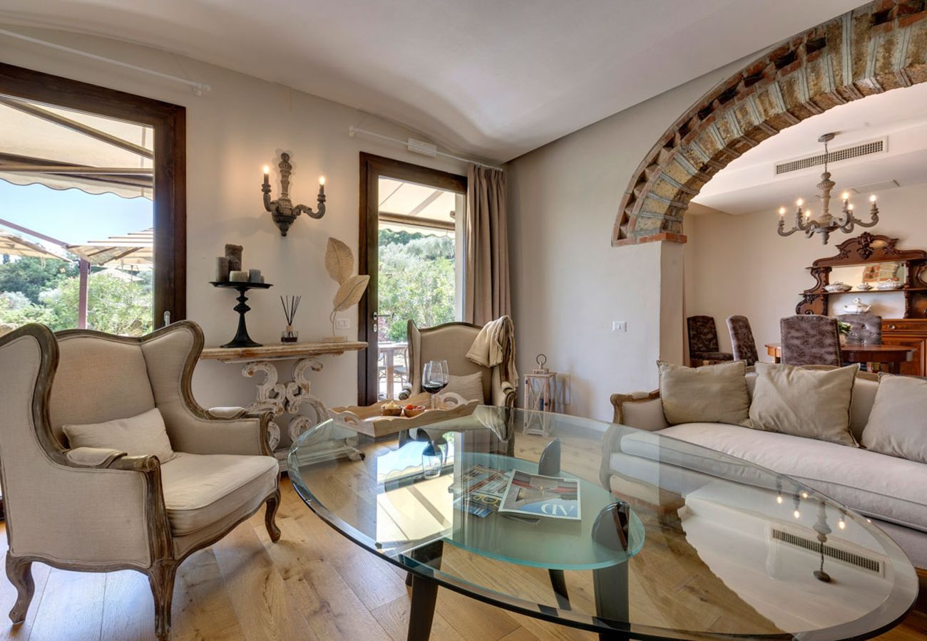 Villa in Panzano - AMORE RENTALS - Villa Mia with Private Pool, Garden, Terraces and Parking