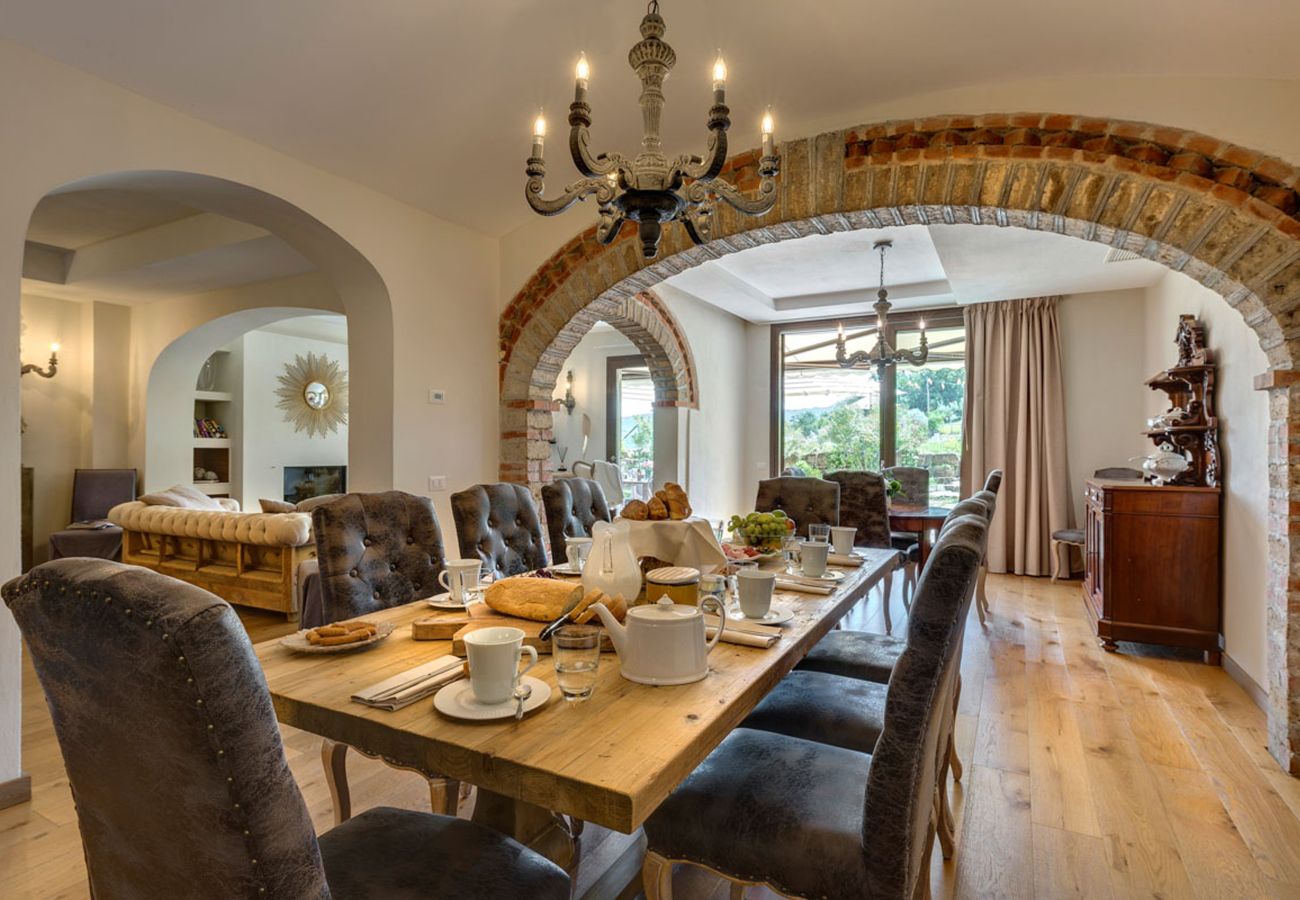 Villa in Panzano - AMORE RENTALS - Villa Mia with Private Pool, Garden, Terraces and Parking