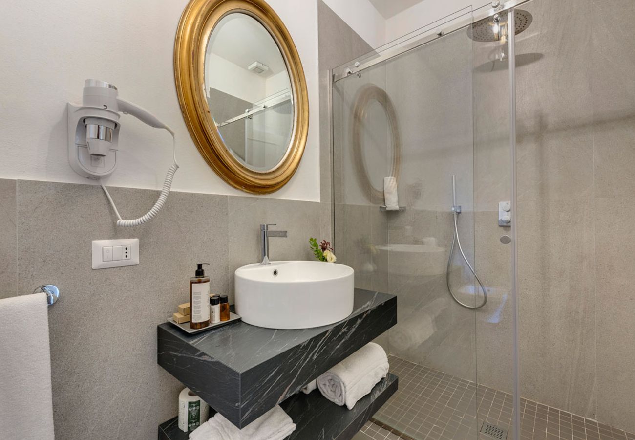 Villa in Panzano - AMORE RENTALS - Villa Mia with Private Pool, Garden, Terraces and Parking