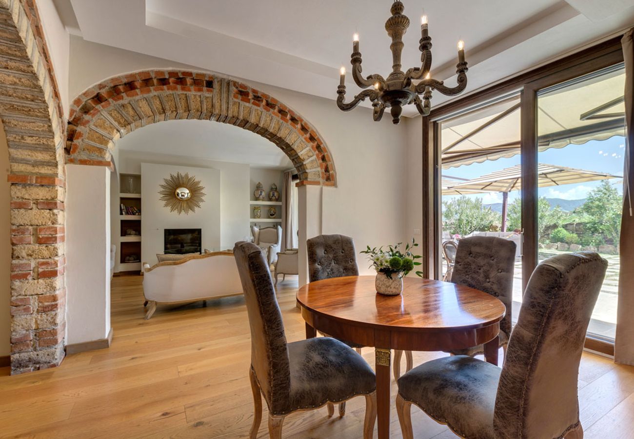 Villa in Panzano - AMORE RENTALS - Villa Mia with Private Pool, Garden, Terraces and Parking