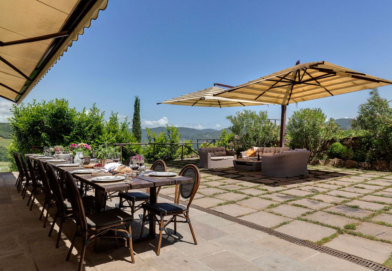 Villa in Panzano - AMORE RENTALS - Villa Mia with Private Pool, Garden, Terraces and Parking