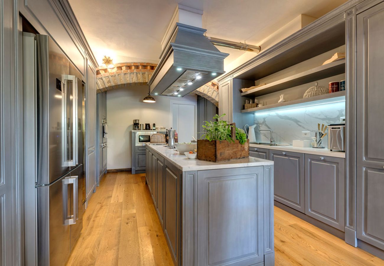 Villa in Panzano - AMORE RENTALS - Villa Mia with Private Pool, Garden, Terraces and Parking