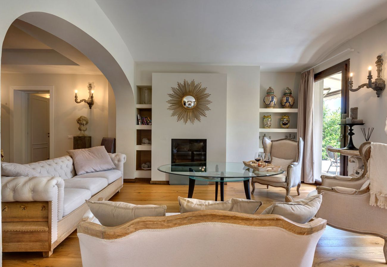 Villa in Panzano - AMORE RENTALS - Villa Mia with Private Pool, Garden, Terraces and Parking