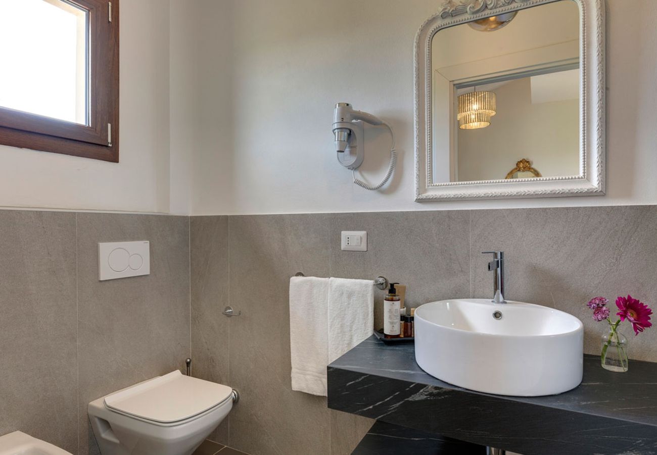 Villa in Panzano - AMORE RENTALS - Villa Mia with Private Pool, Garden, Terraces and Parking