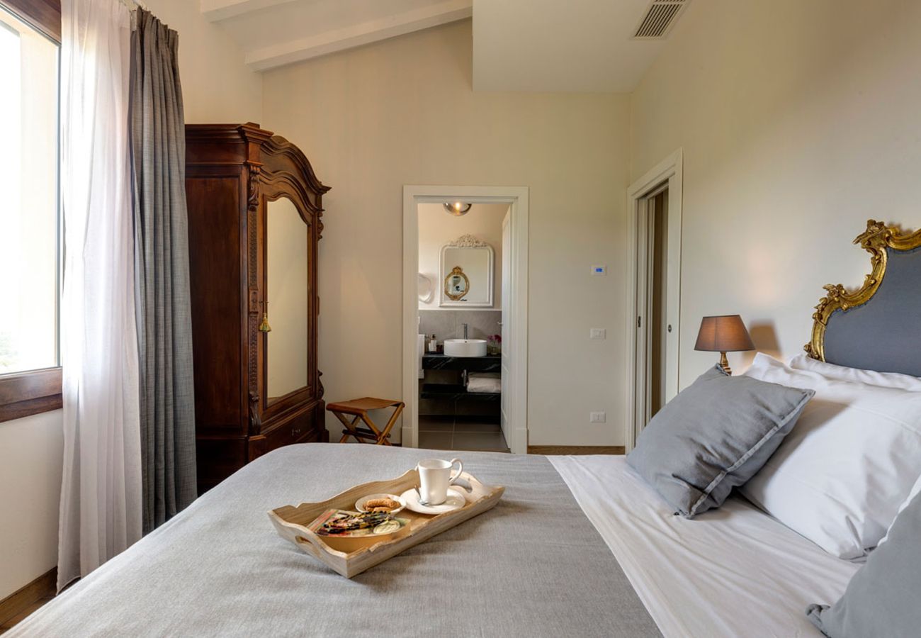Villa in Panzano - AMORE RENTALS - Villa Mia with Private Pool, Garden, Terraces and Parking