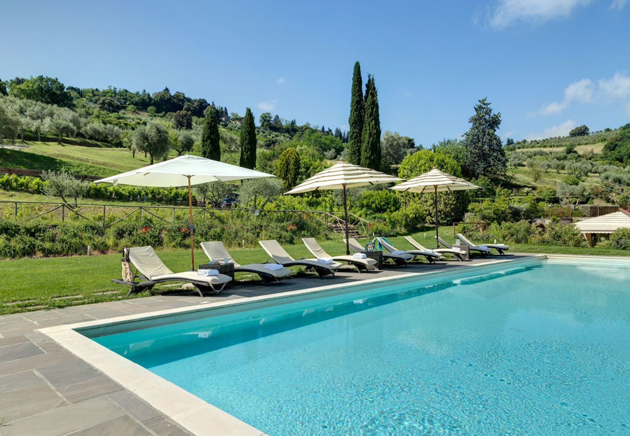 Villa in Panzano - AMORE RENTALS - Villa Mia with Private Pool, Garden, Terraces and Parking