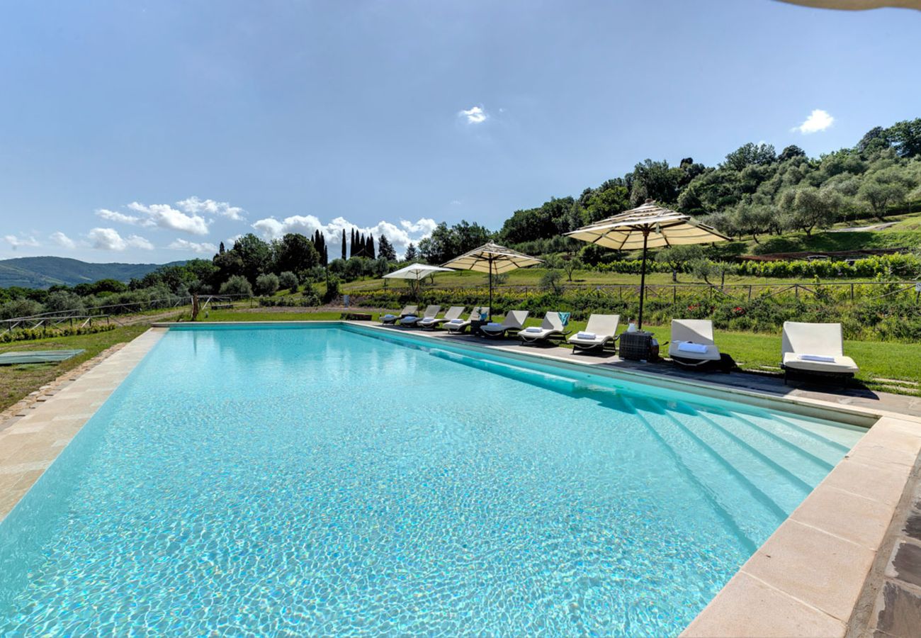 Villa in Panzano - AMORE RENTALS - Villa Mia with Private Pool, Garden, Terraces and Parking